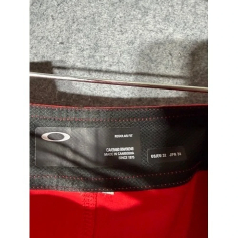 Oakley Mens Red Regular Fit Board Shorts Swim Trunks Size 32 Cargo Pocket